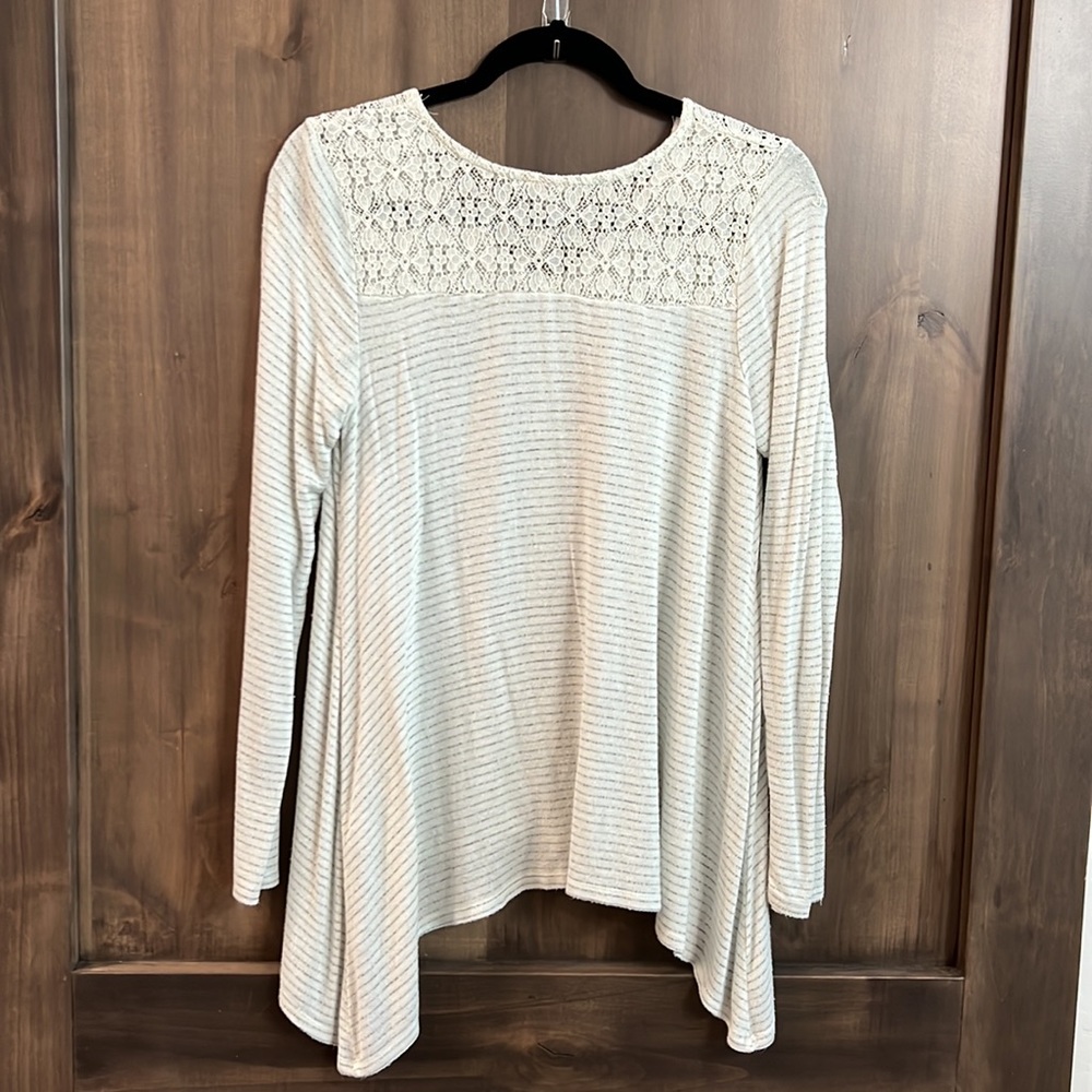Cute lightweight striped sweater - Picture 2 of 3